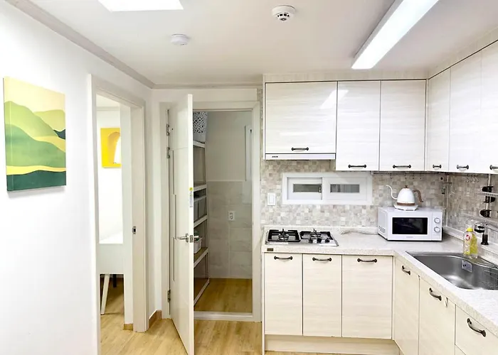 3 Bedrooms Family With 2 Bathrooms And Washer, Dryer *